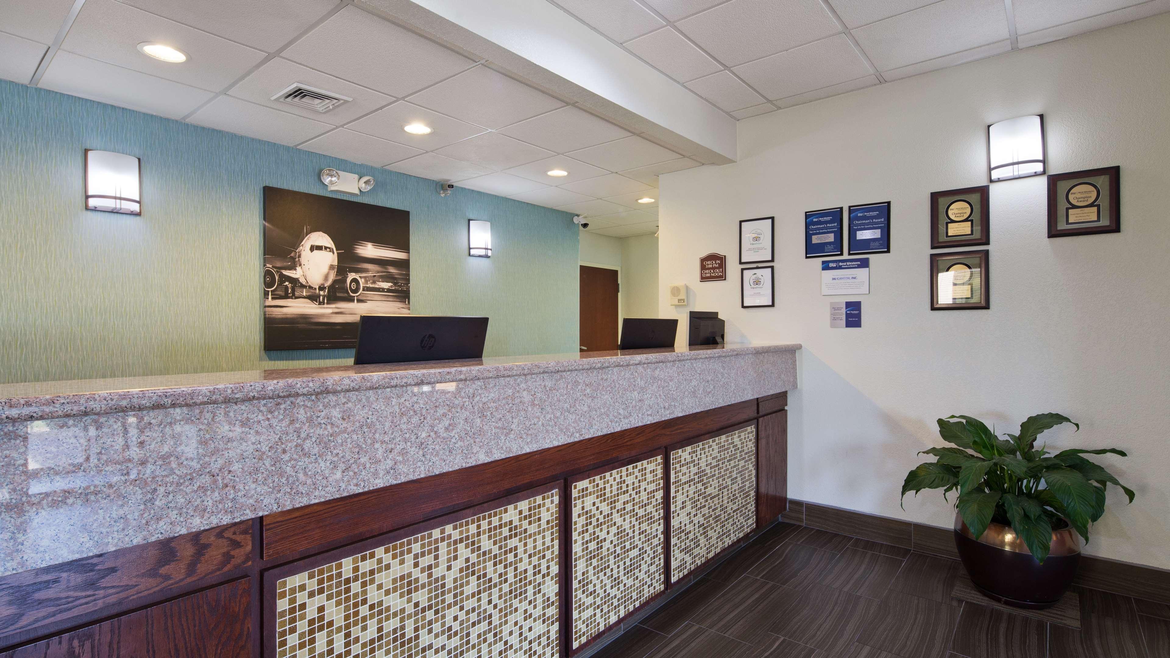 Best Western Plus Springfield Airport Inn Extérieur photo