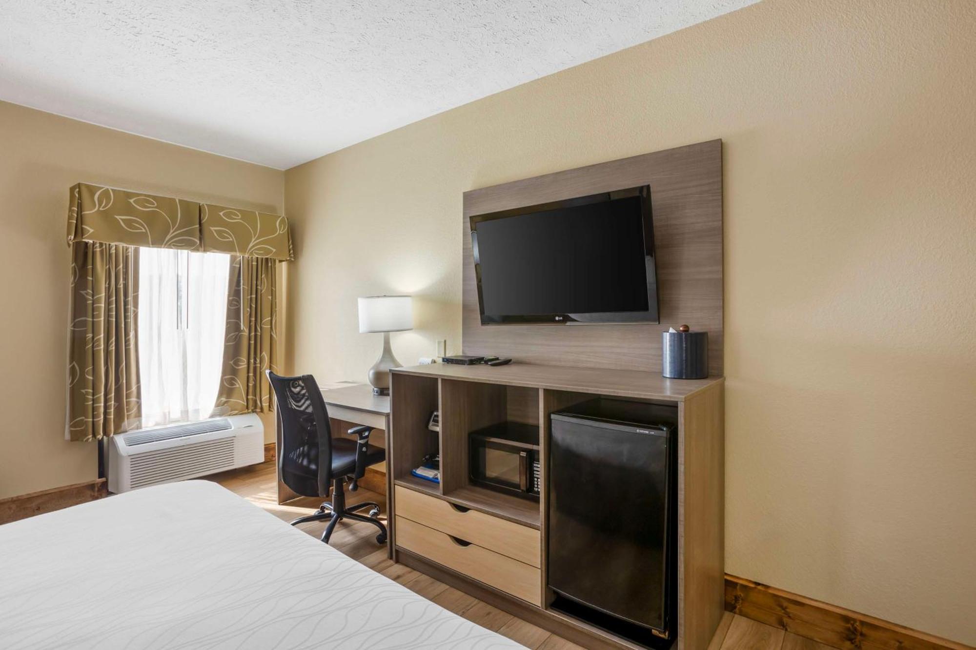Best Western Plus Springfield Airport Inn Extérieur photo