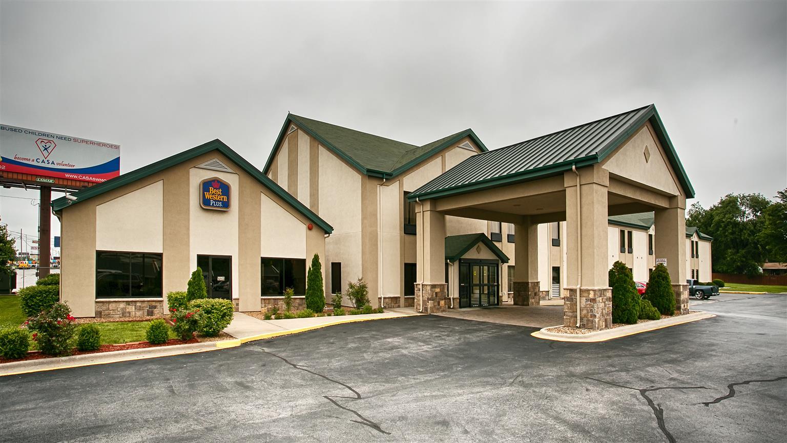 Best Western Plus Springfield Airport Inn Extérieur photo